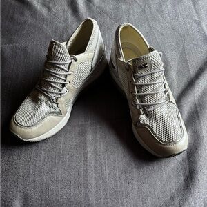 Michael Kors Liv Trainers Signature Mesh Sneakers Metallic Silver White Size 7.5